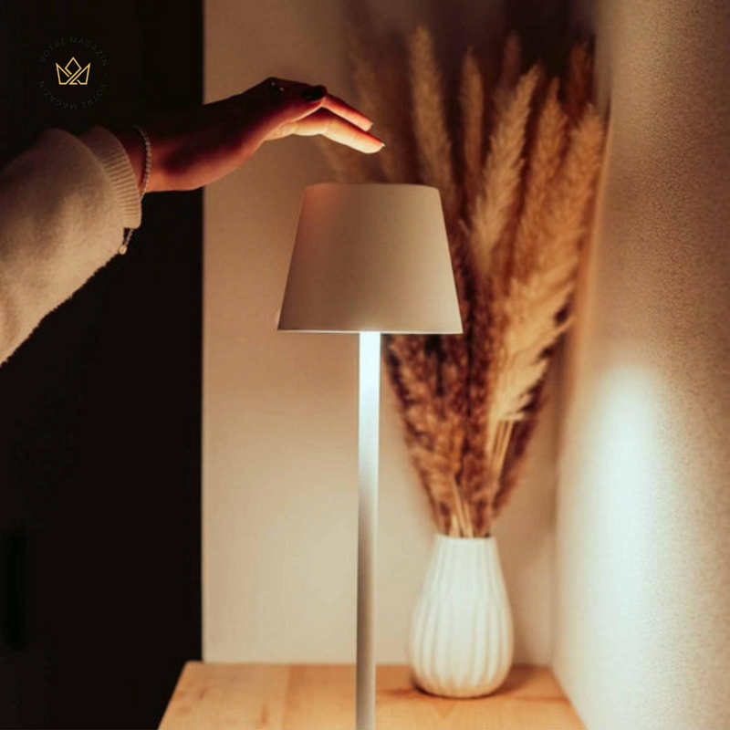 Luminária de Mesa Paris - Uma atmosfera confortável e sem fios em qualquer ambiente!